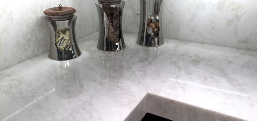 Cocina Estilo contemporaneo Color blanco  diseñado por Sonia Larrotcha | Gremio | Copyright TINO Natural Stone