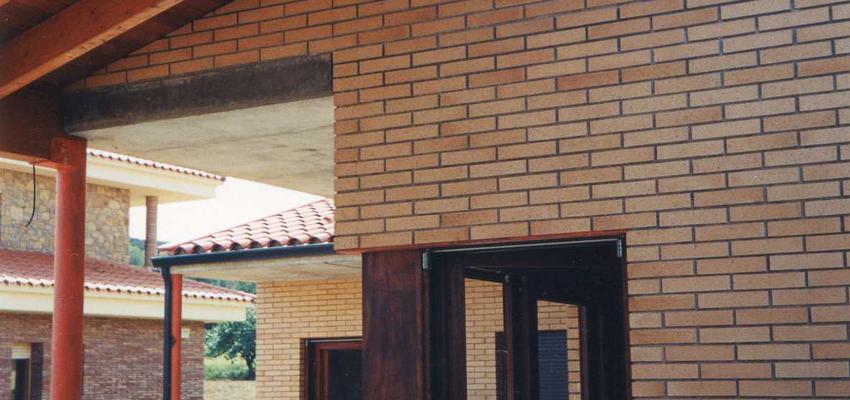 Porche, Exterior style contemporaneo color marron, marron, beige  diseñado por Núria Cantó | Arquitecto 