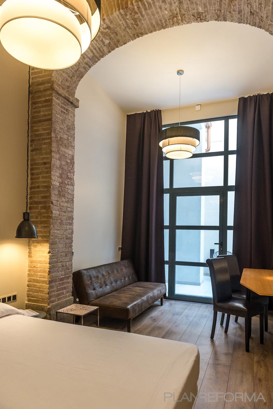 Dormitorio Estilo vintage Color amarillo, marron, bronce  diseñado por Reformas by Batua | Interiorista | Copyright www.batua.es