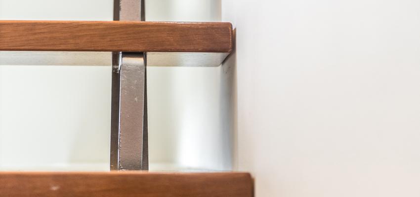 Escalera Estilo contemporaneo Color marron, beige, bronce  diseñado por Reformas by Batua | Interiorista | Copyright Design by Batua Interiores Creativos (www.batua.es) | Photo: Mercè Gost Photo (www.mercegostphoto.com)