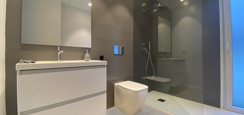 Baño Estilo moderno Color blanco  diseñado por Fernando | Gremio | Copyright cocinas y baños