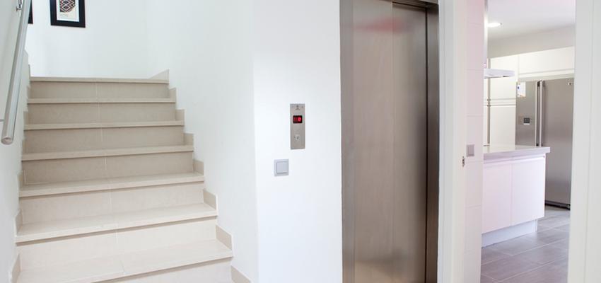 Recibidor, Vestibulo, Escalera style contemporaneo color beige, blanco  diseñado por Disev Arquitectura | Arquitecto 