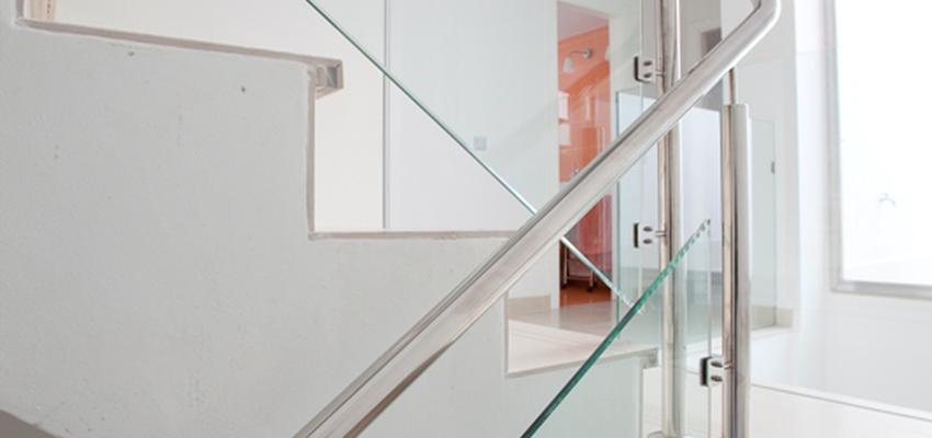 Escalera style contemporaneo color blanco  diseñado por Disev Arquitectura | Arquitecto 