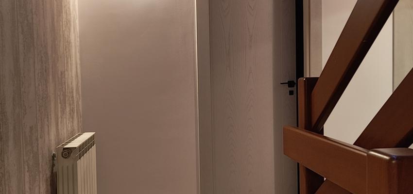 Pasillo Estilo moderno Color marron, gris, bronce  diseñado por ConstruRenova Proyectos Interiores | Reformista, constructor 