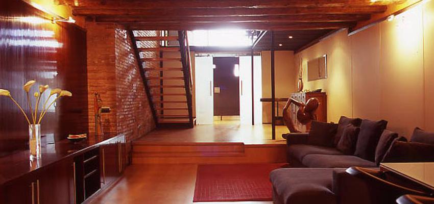 Loft Estilo moderno Color rojo, ocre, marron  diseñado por LOFTinteriorisme | Interiorista | Copyright propietario