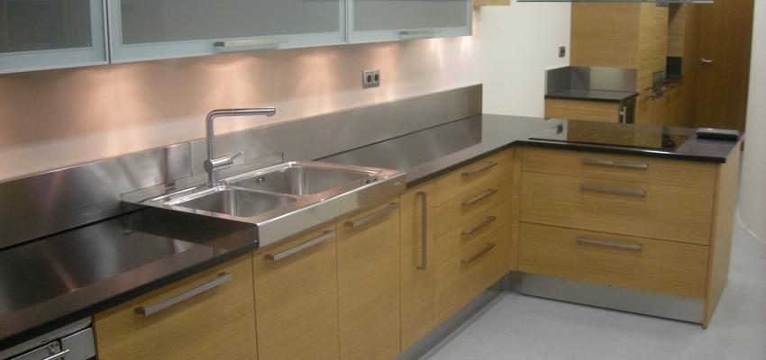 Cocina style contemporaneo color verde  diseñado por MejorA reformas integrales | Arquitecto | Copyright Isabel Ropero