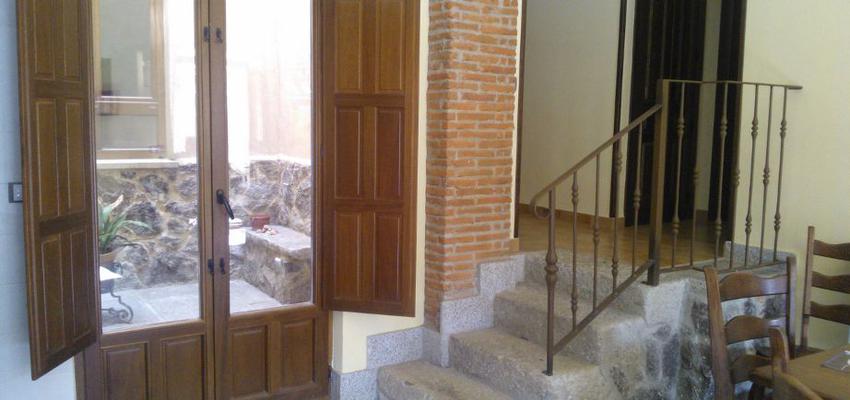 Comedor, Patio, Escalera style rustico color marron  diseñado por Mª Luisa Oviedo | Arquitecto | Copyright Soy propietaria de la imagen