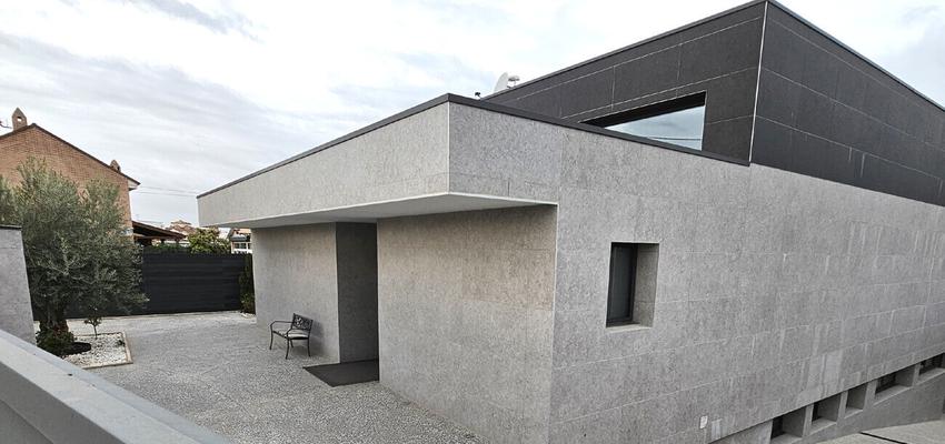 Exterior Estilo moderno Color verde, gris  diseñado por EDIFICACIA ARQUITECTURA SLP | Arquitecto | Copyright sí