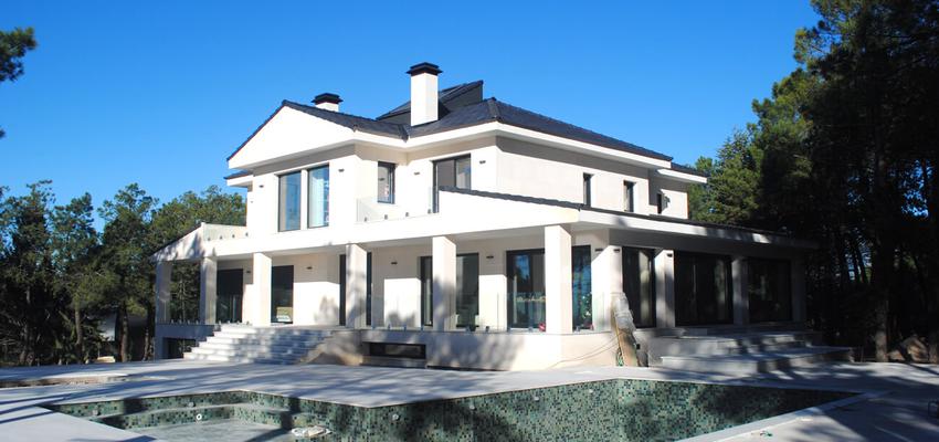 Exterior Estilo clasico Color verde, gris  diseñado por EDIFICACIA ARQUITECTURA SLP | Arquitecto | Copyright sí