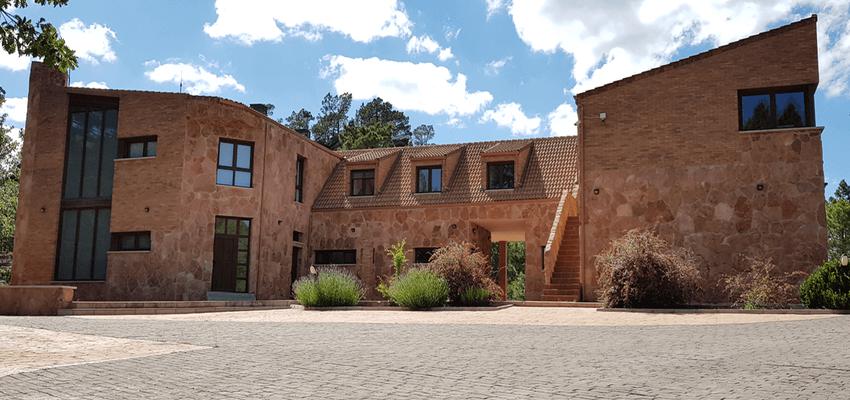 Exterior Estilo moderno Color verde, gris  diseñado por EDIFICACIA ARQUITECTURA SLP | Arquitecto | Copyright sí