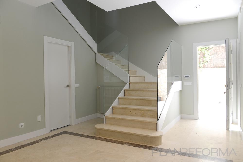 Escalera Estilo tradicional Color blanco, gris, plateado