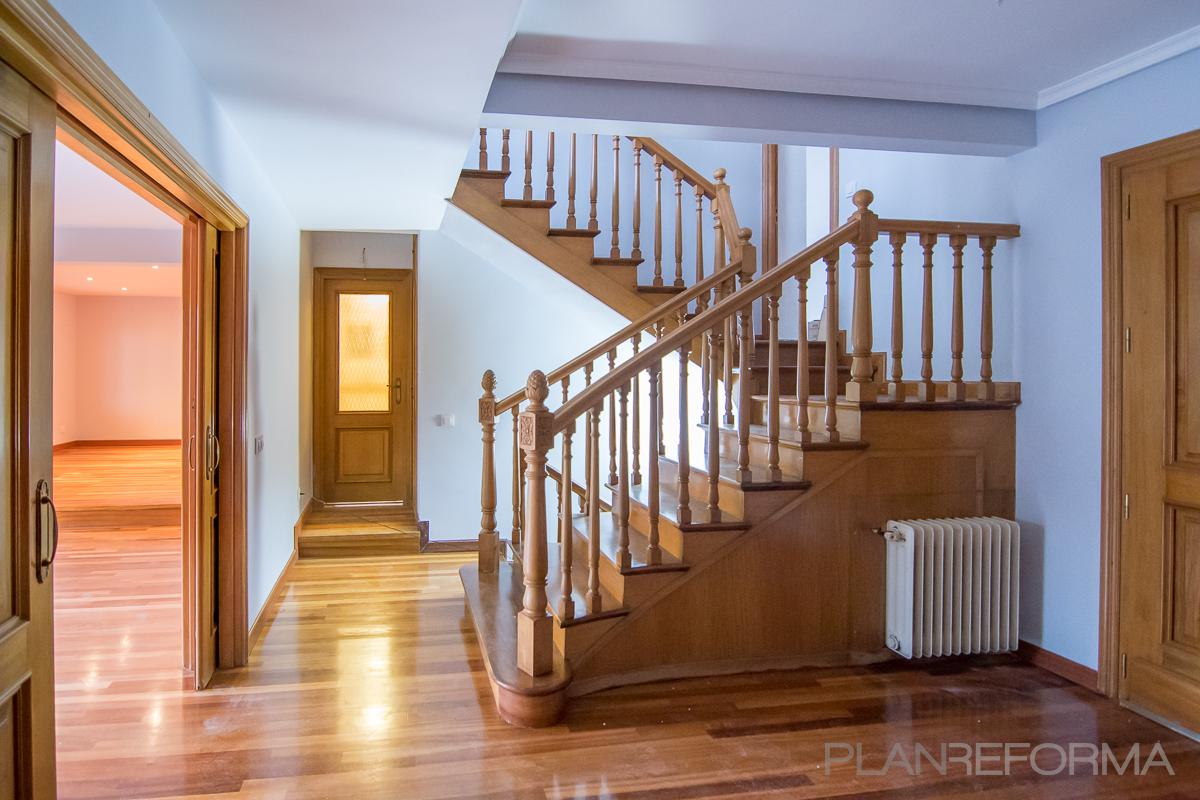 Escalera Estilo clasico Color marron, marron, beige, marron