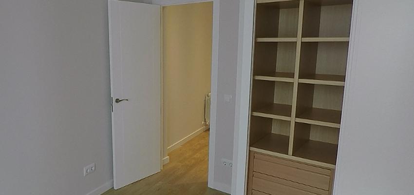 Estilo contemporaneo Color marron, marron, beige, plateado  diseñado por REFORMADISIMO | Gremio | Copyright REFORMADISIMO