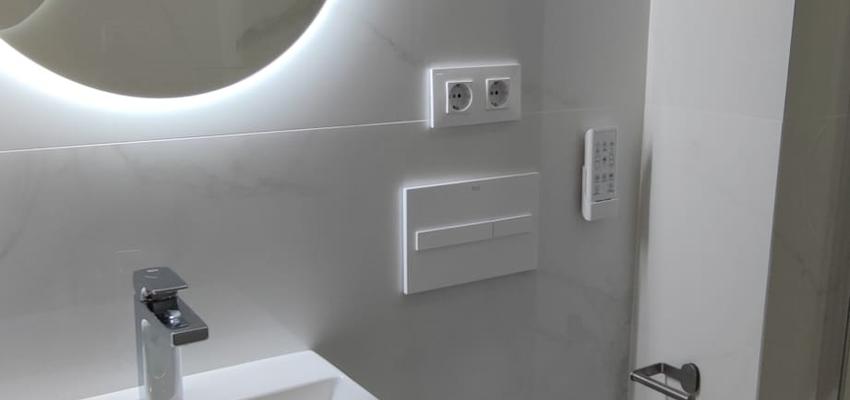 Baño Estilo moderno Color marron, blanco, gris  diseñado por Qoriwasibcn | Reformista, constructor | Copyright Propia