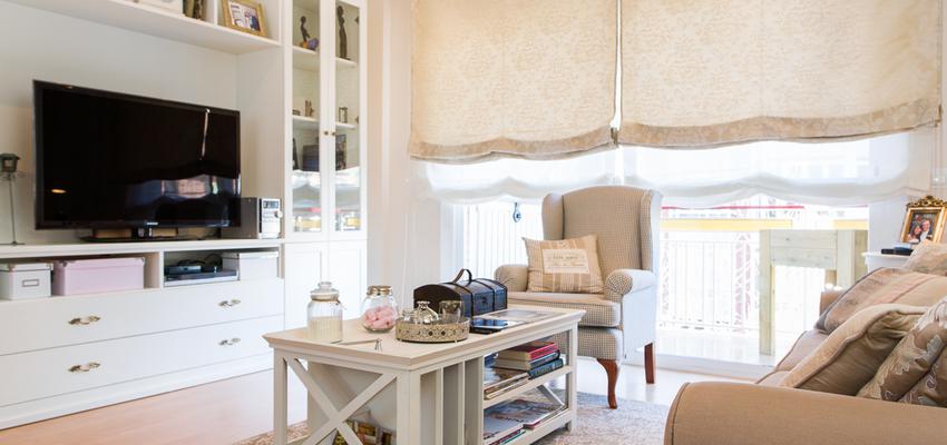 Salon style clasico color beige, marron, blanco  diseñado por Margarida Muñoz | Decorador | Copyright Proyecto de decoración integral realizado por Margarida Muñoz.  (Fotografía: Davide Pellegrini)