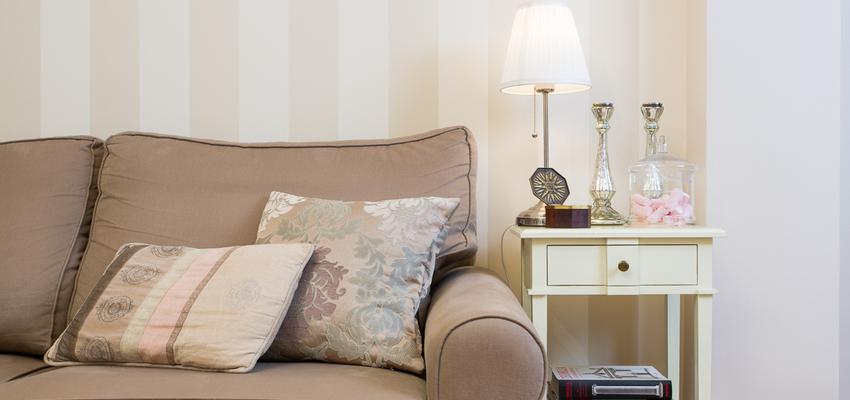 Salon style clasico color marron, beige, blanco  diseñado por Margarida Muñoz | Decorador | Copyright Proyecto de decoración integral realizado por Margarida Muñoz.  (Fotografía: Davide Pellegrini)