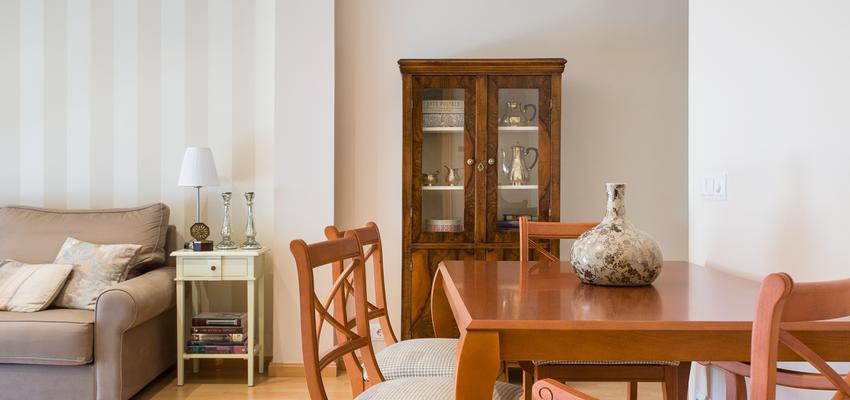 Comedor style clasico color beige, marron, marron, beige, marron, blanco  diseñado por Margarida Muñoz | Decorador | Copyright Imagen de un proyecto realizado por Margarida Muñoz realizada por el fotógrafo de interiores Davide Pellegrini (www.dpfotos.com)