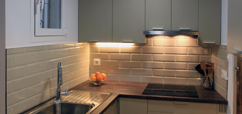 Cocina Estilo contemporaneo Color rojo  diseñado por arquitexturas estudio de diseño | Arquitecto 