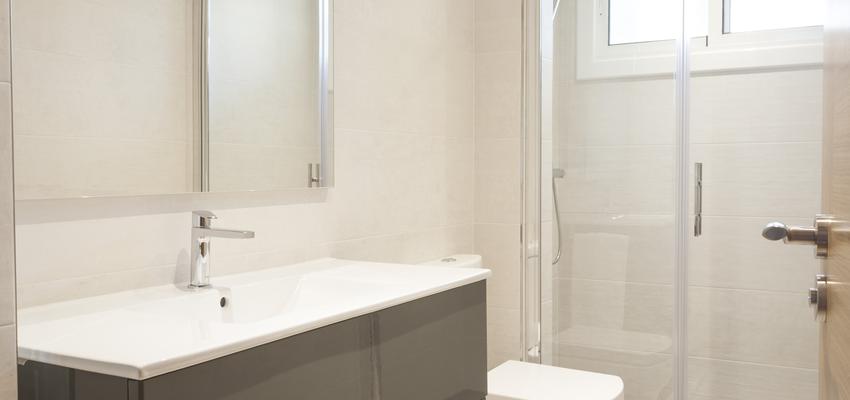 Baño Estilo contemporaneo Color rojo  diseñado por arquitexturas estudio de diseño | Arquitecto 