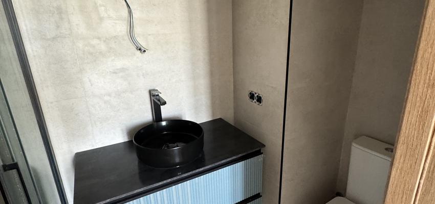 Baño Estilo contemporaneo Color crema  diseñado por GRUPO SANCHEZ LA OSA SL | Reformista, constructor | Copyright ALFREDO SANCHEZ