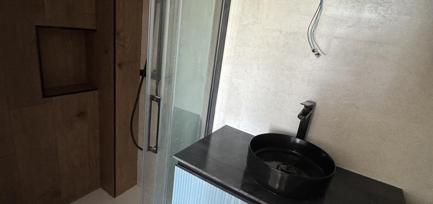 Baño Estilo contemporaneo Color ocre  diseñado por GRUPO SANCHEZ LA OSA SL | Reformista, constructor | Copyright ALFREDO SANCHEZ Baño Estilo contemporaneo Color ocre  diseñado por GRUPO SANCHEZ LA OSA SL | Reformista, constructor | Copyright ALFREDO SANCHEZ