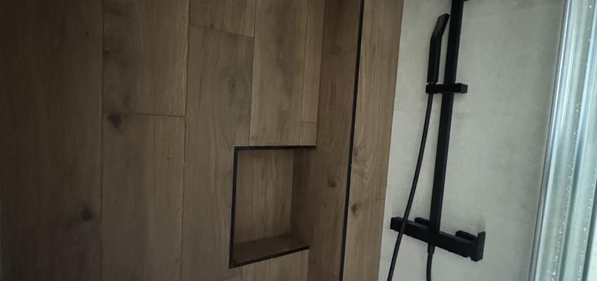 Baño Estilo contemporaneo Color crema, marron, beige  diseñado por GRUPO SANCHEZ LA OSA SL | Reformista, constructor | Copyright ALFREDO SANCHEZ