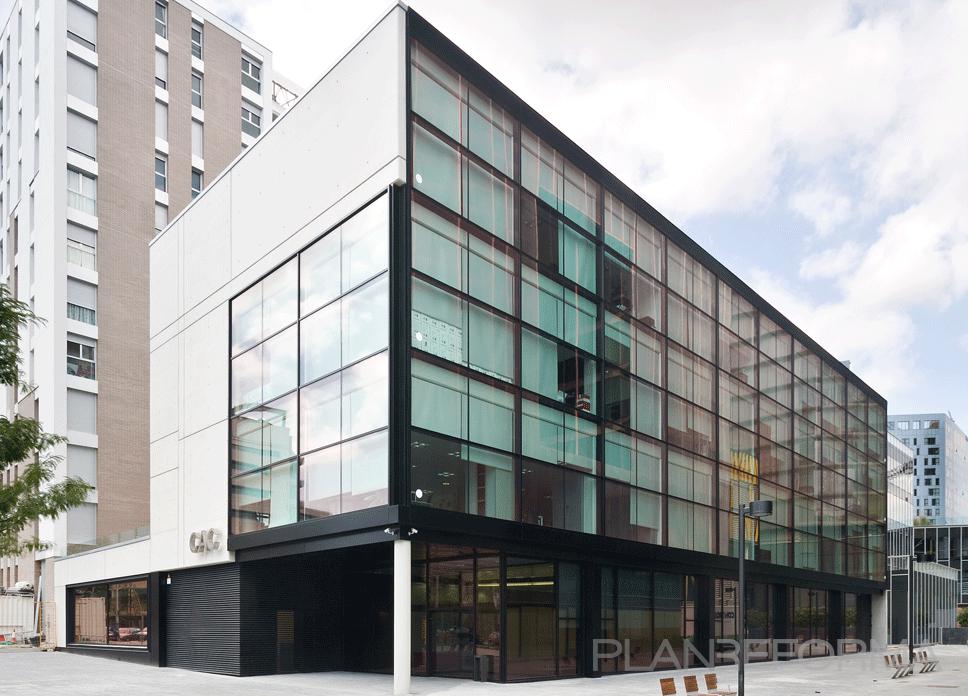 Oficina Estilo moderno Color blanco  diseñado por Controller arquitectura e ingeniería | Ingeniero 