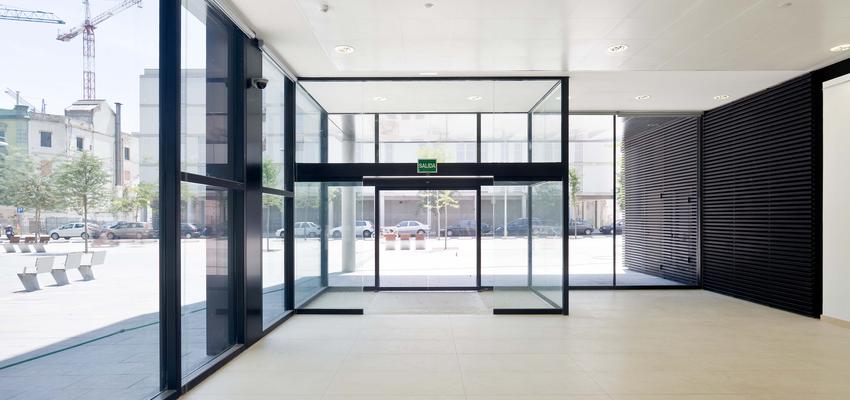 Oficina Estilo moderno Color blanco  diseñado por Controller arquitectura e ingeniería | Ingeniero 