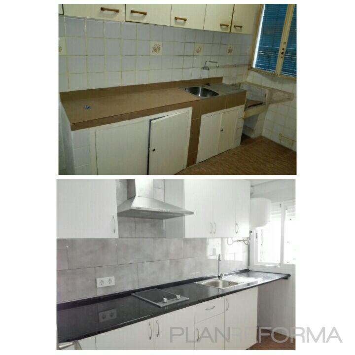 Cocina Estilo moderno Color blanco, gris, negro  diseñado por Reformas y reparaciones TEYSA | Gremio 