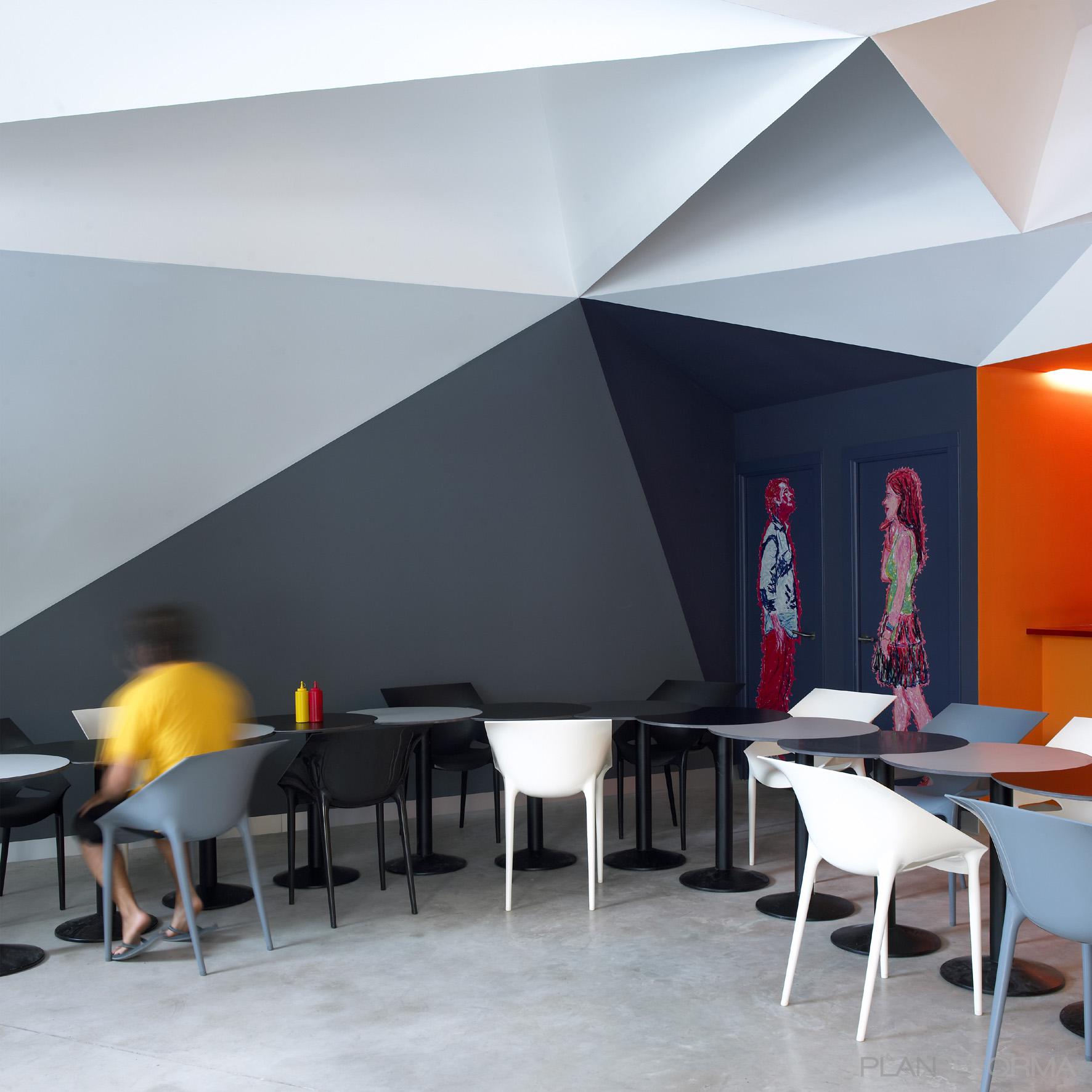 Restaurante, Cafeteria style contemporaneo color ocre, marron, blanco, gris, gris, negro  diseñado por Estudio Interiores-Pablo Téllez | Interiorista | Copyright Fotografía de Juan Ventura