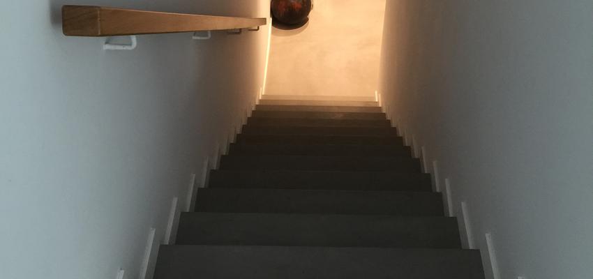 Escalera Estilo moderno Color beige, marron, blanco  diseñado por Habitatsalut Interiorismo Saludable | Interiorista 