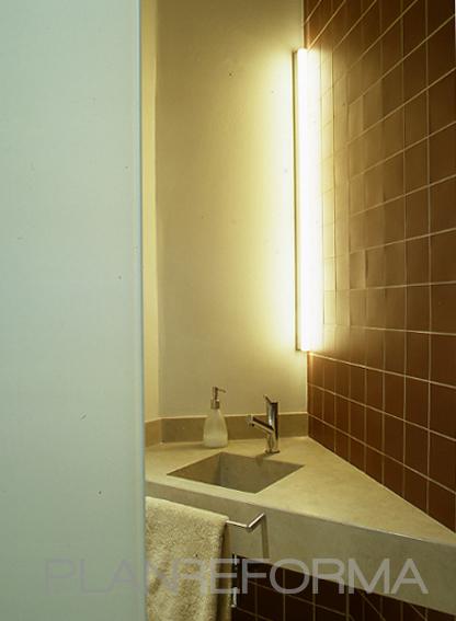 Baño style moderno color beige, marron  diseñado por ANNA PUIG Interiorisme | Interiorista 