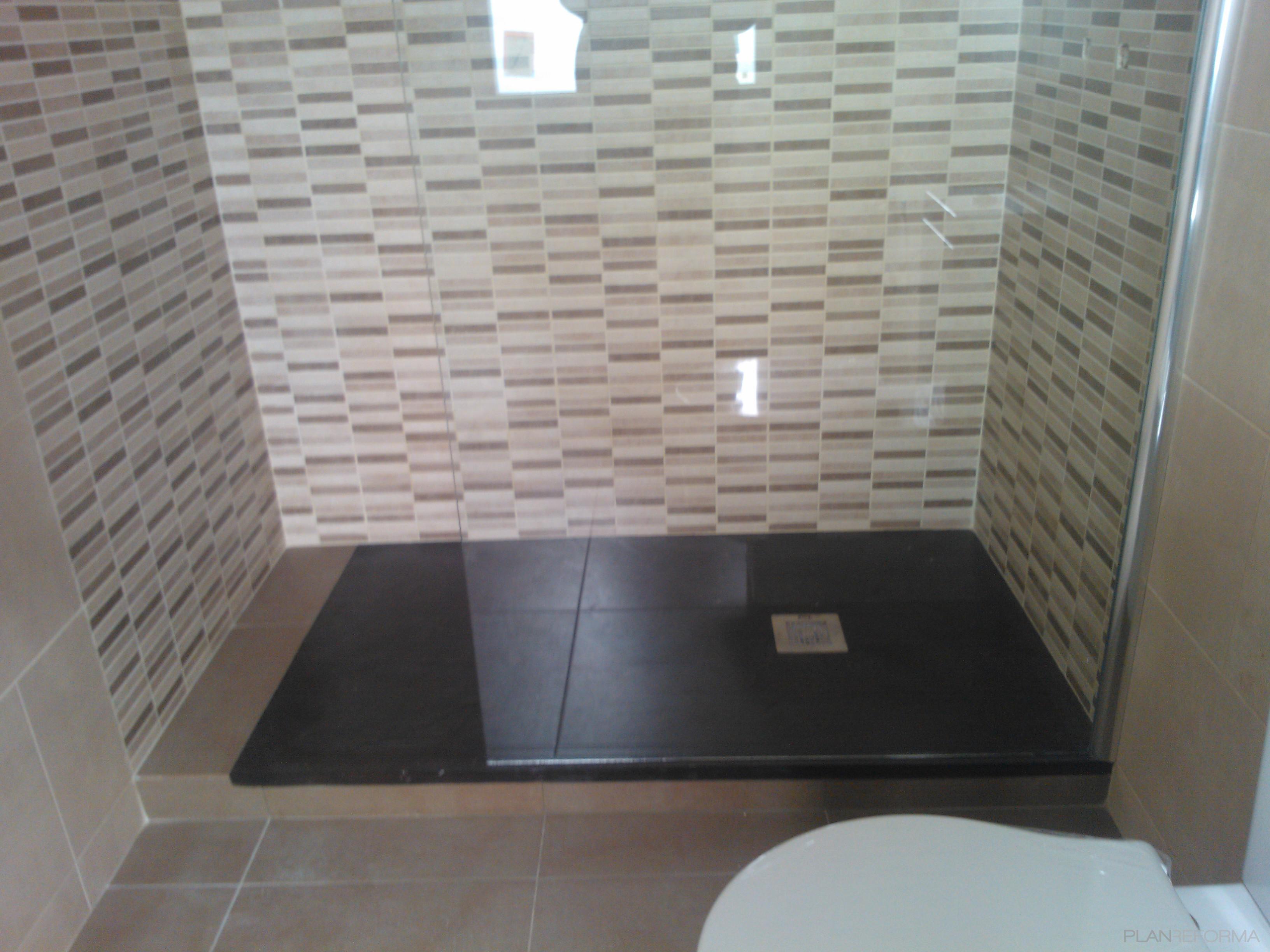Baño style moderno color beige, marron, blanco, negro  diseñado por Jeronimo Franco | Arquitecto Técnico 