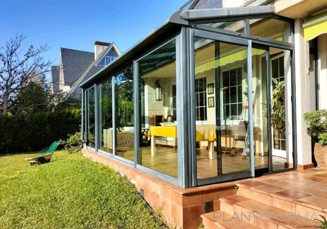 Terraza, Exterior, Jardin Estilo moderno Color azul cielo, azul, azul oscuro  diseñado por h2o balear | Reformista, constructor 