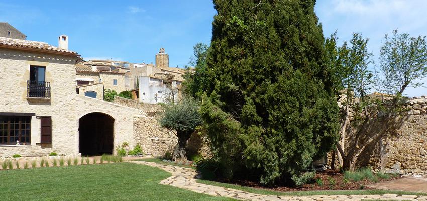 Jardin style rustico color verde, beige, marron, blanco  diseñado por Eva Vidal Mateu - Taller de Paisatge | Paisajista 