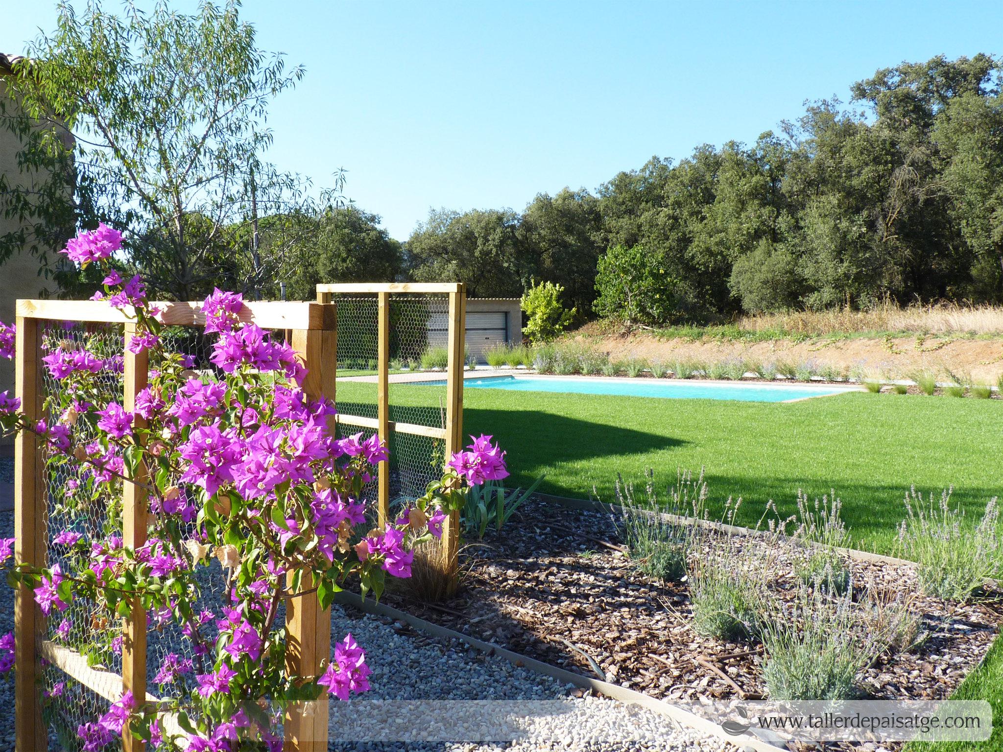 Piscina, Porche, Jardin Estilo rustico Color verde, azul, rosa  diseñado por Eva Vidal Mateu - Taller de Paisatge | Paisajista | Copyright www.tallerdepaisatge.com