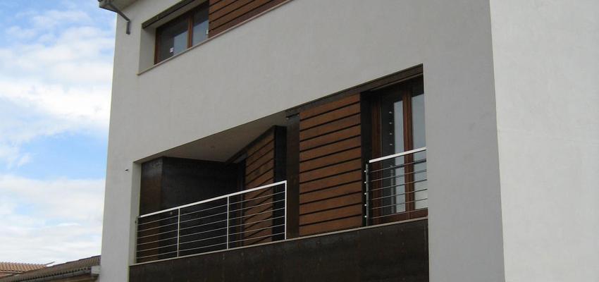 Exterior style contemporaneo color marron, azul, blanco  diseñado por Toni Morlà Villalonga | Arquitecto 