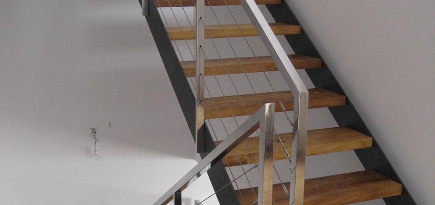 Escalera style contemporaneo color marron, blanco, gris  diseñado por Toni Morlà Villalonga | Arquitecto 