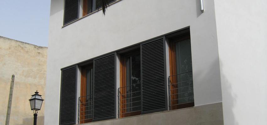 Exterior style contemporaneo color marron, blanco, gris  diseñado por Toni Morlà Villalonga | Arquitecto 
