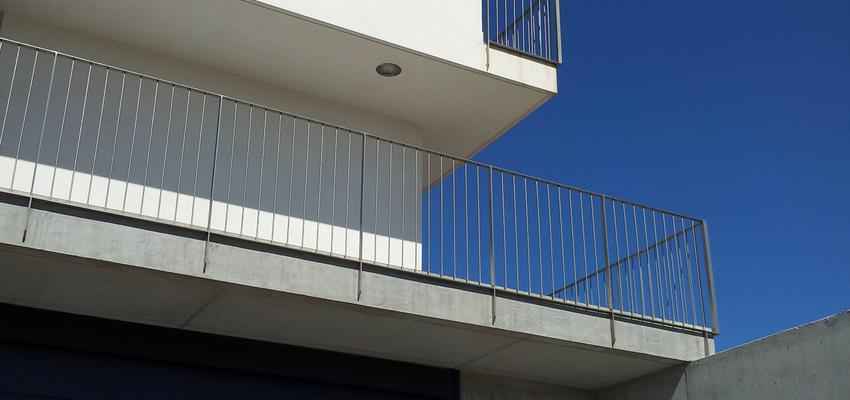 Exterior style contemporaneo color azul, blanco, gris  diseñado por Toni Morlà Villalonga | Arquitecto 