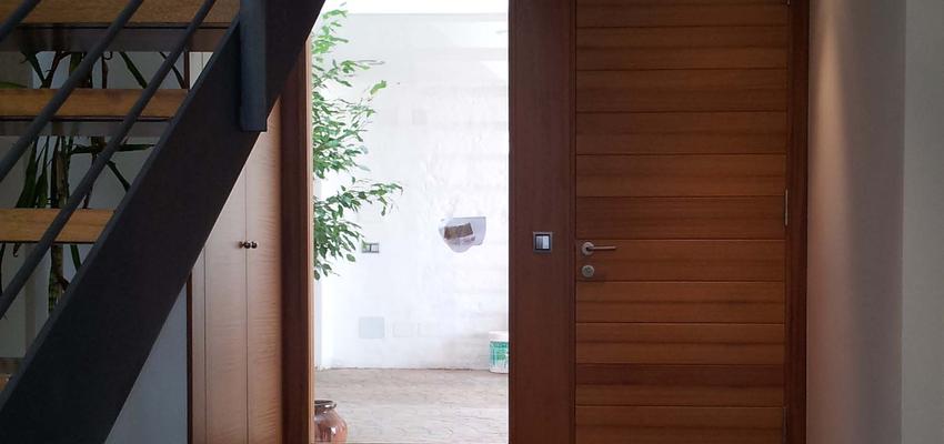 Recibidor, Escalera style contemporaneo color marron, blanco, gris  diseñado por Toni Morlà Villalonga | Arquitecto 