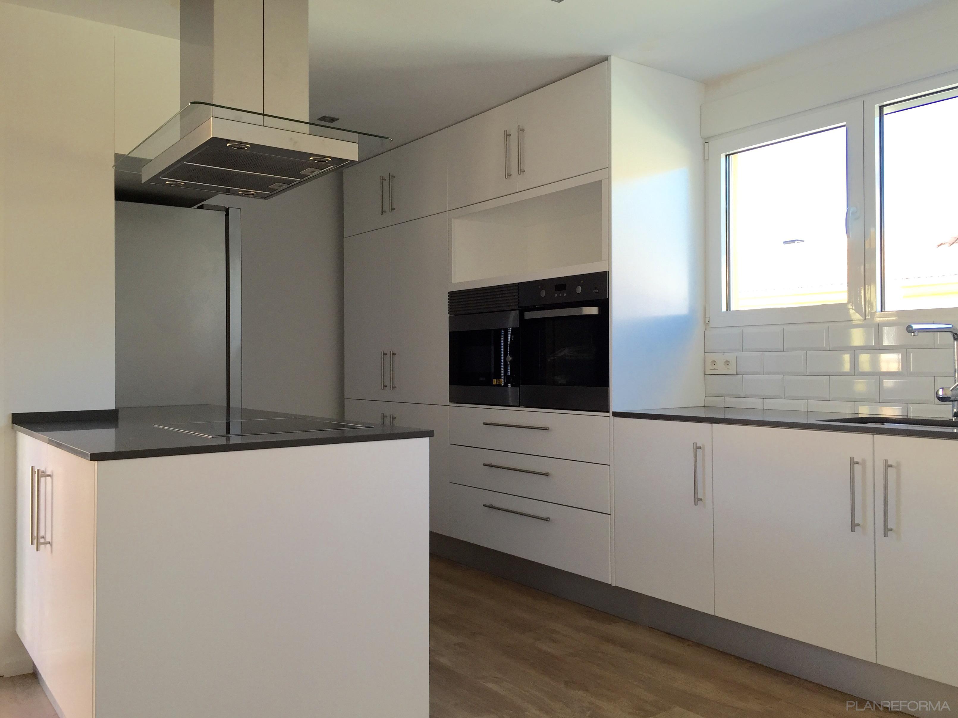 Cocina Estilo moderno Color marron, marron, blanco  diseñado por Lydia Castello Peris | Arquitecto Técnico 