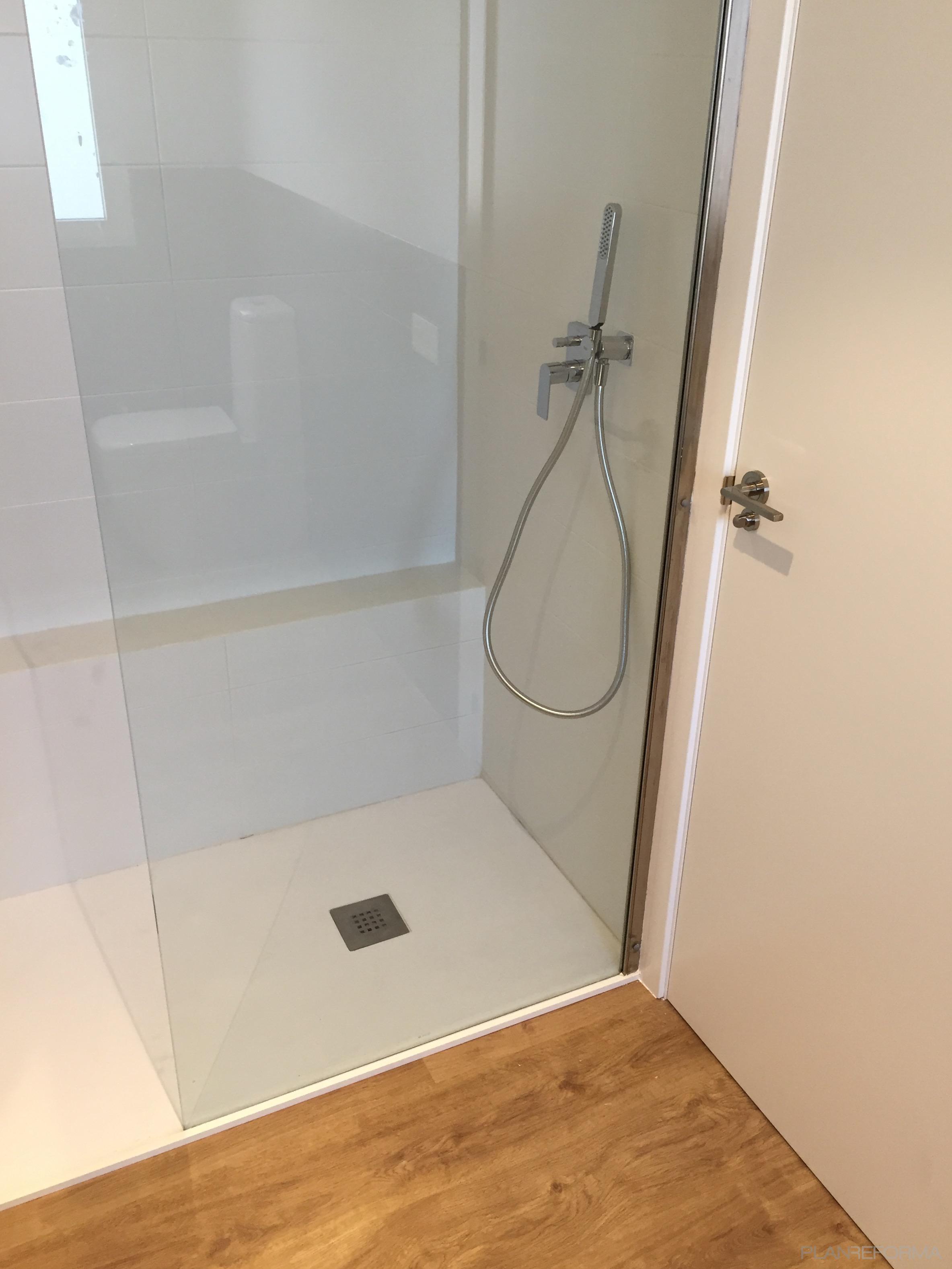 Baño Estilo moderno Color marron, marron, blanco  diseñado por Lydia Castello Peris | Arquitecto Técnico 