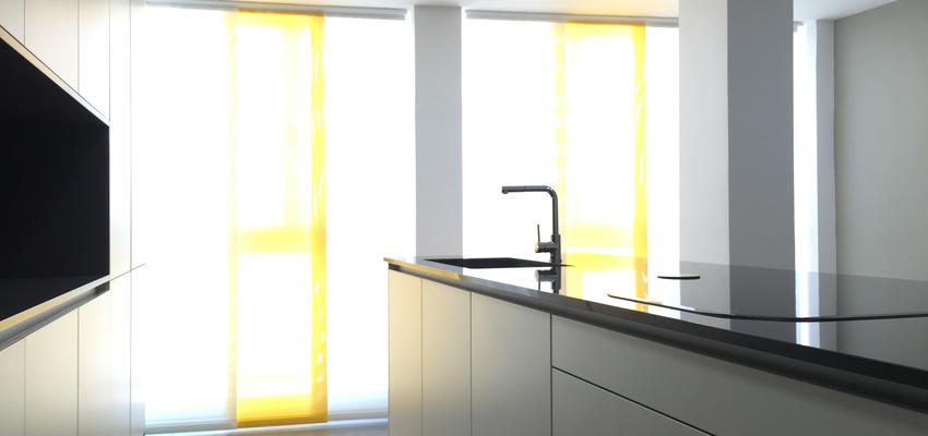 Comedor, Cocina Estilo moderno Color beige, negro, dorado  diseñado por Lydia Castello Peris | Arquitecto Técnico 