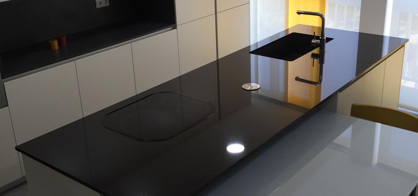 Comedor, Cocina Estilo moderno Color beige, negro, dorado  diseñado por Lydia Castello Peris | Arquitecto Técnico 