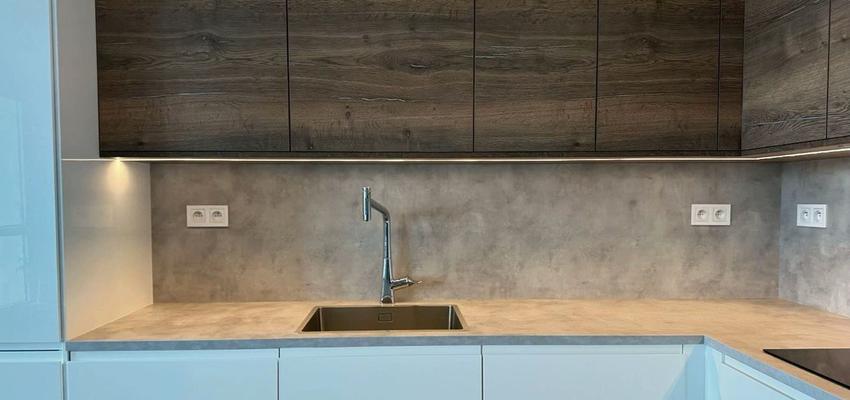 Cocina Estilo moderno Color plateado  diseñado por DML REFORMAS Y PROYECTOS SL | Reformista, constructor | Copyright Reforma de cocina