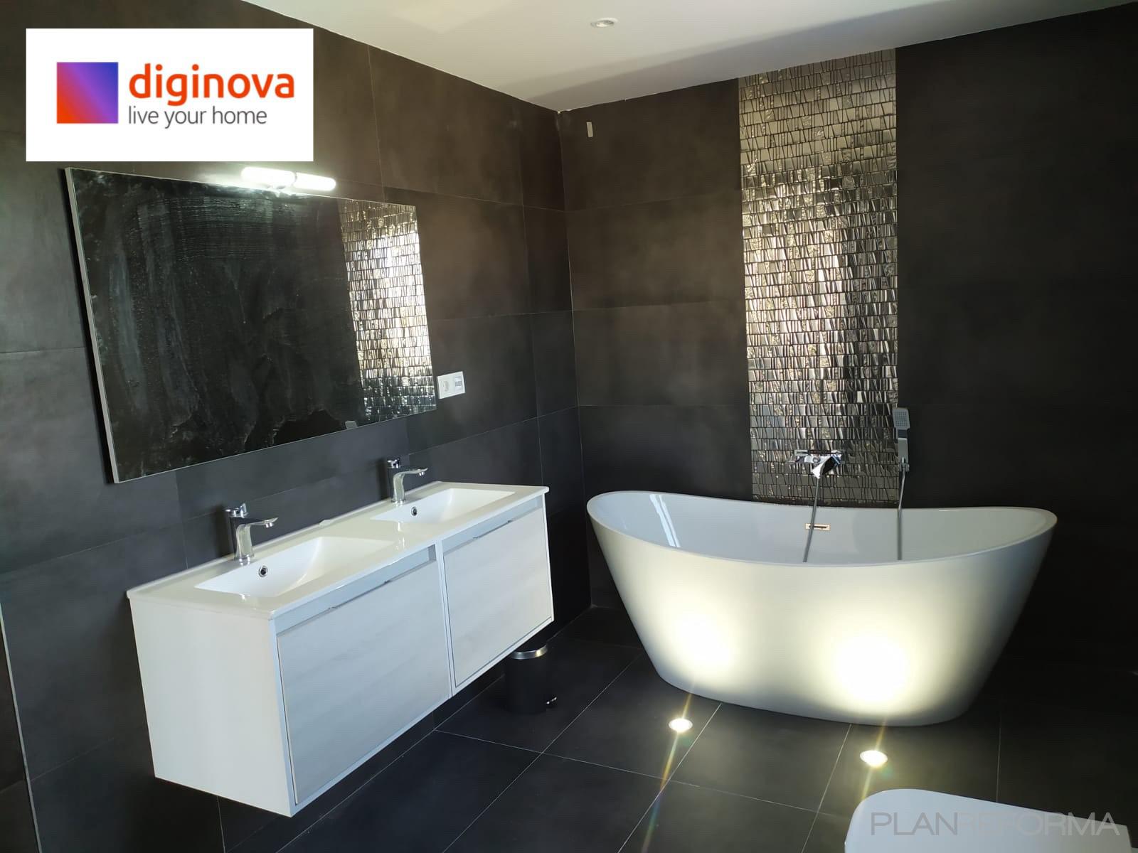 Baño Estilo moderno Color blanco, negro