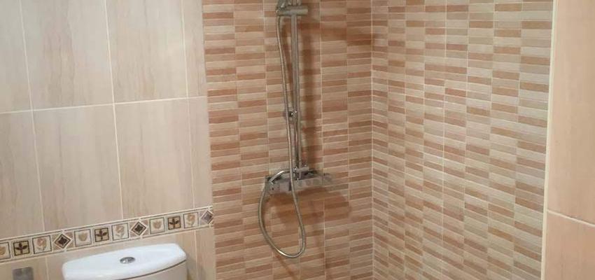 Baño Estilo moderno Color blanco, negro  diseñado por Diginova live your home | Gremio | Copyright Live Digi Nova