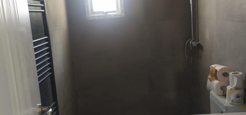 Baño Estilo moderno Color blanco, gris, gris  diseñado por Diginova live your home | Gremio | Copyright Diginova live your home