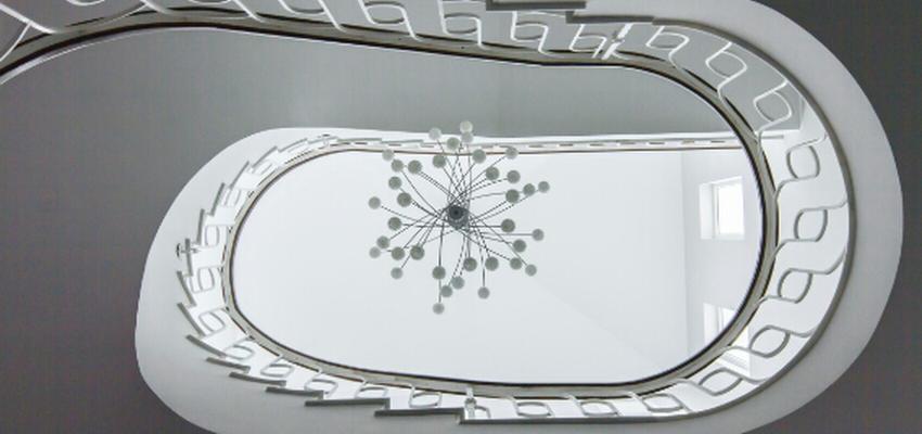 Escalera style contemporaneo color blanco, gris, gris  diseñado por Alberto Pérez-Ventana | Arquitecto | Copyright Ventana arquitectura